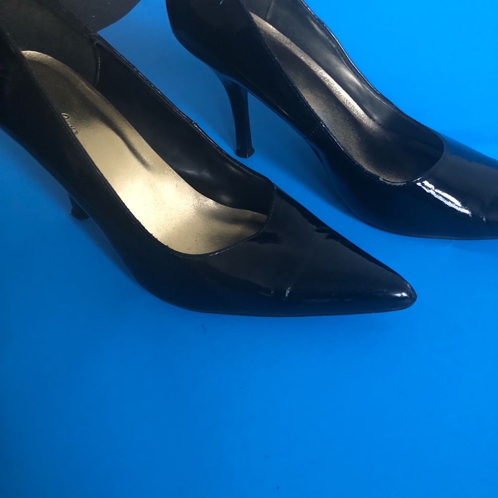 Pumps - Picture 2 of 3